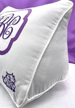 Load image into Gallery viewer, Wedge Pillow