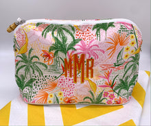 Load image into Gallery viewer, Traveler Bag - Tropics