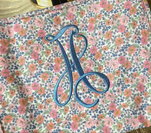 Load image into Gallery viewer, Roadie Bag - Garden Floral