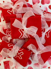 Load image into Gallery viewer, XO Valentine Towel
